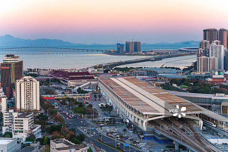 珠海拱北口岸与城轨站城市风光日落图片素材