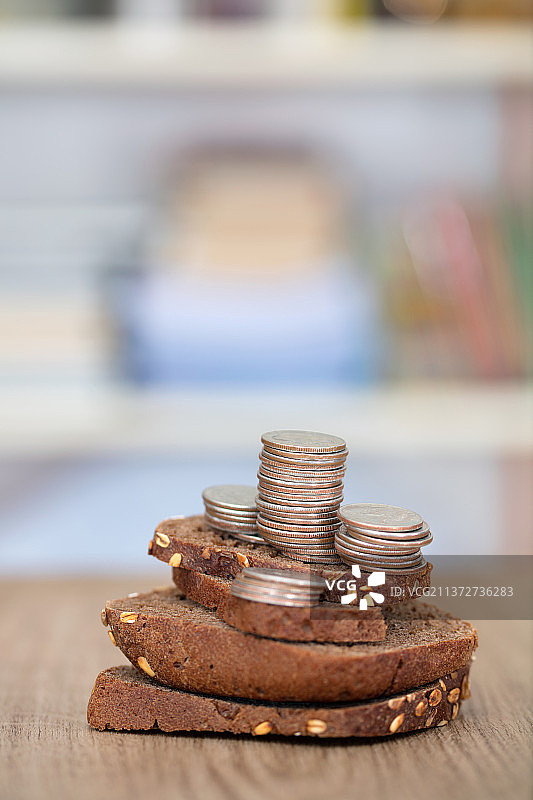 面包和零钱硬币图片素材