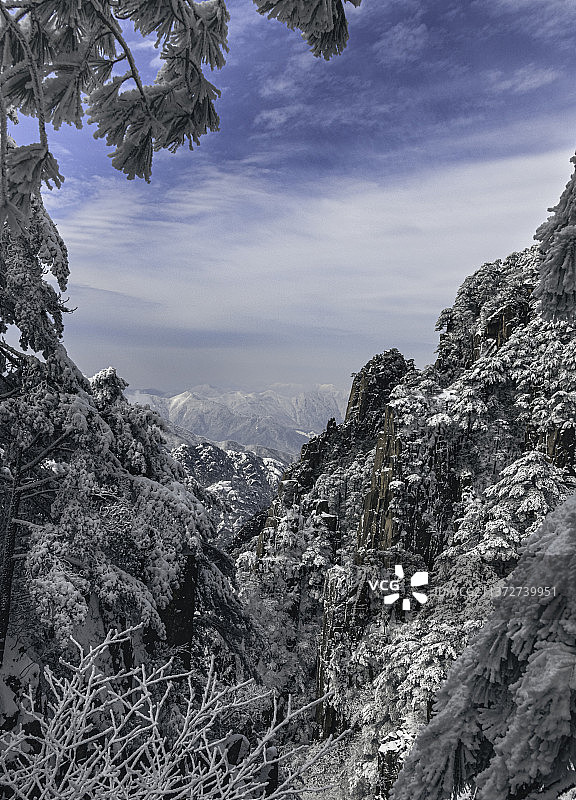 雪后天晴的黄山西海图片素材