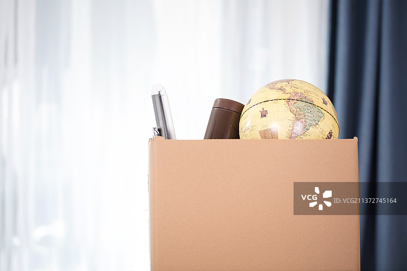 由于离职收拾好的个人物品图片素材