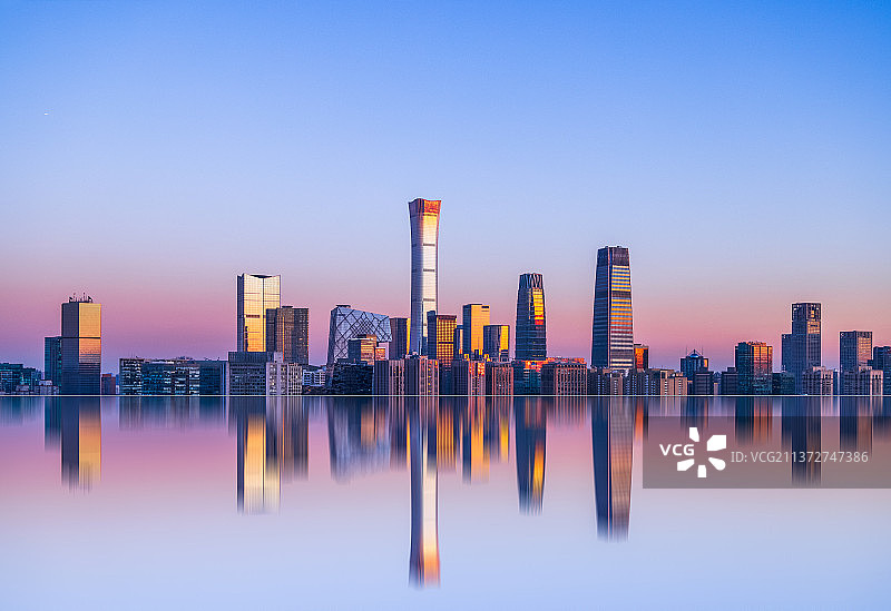 夕阳下的北京CBD城市建筑群图片素材