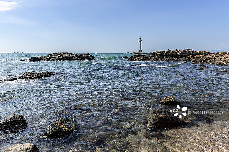大海、灯塔与礁石-海南三亚大小洞天旅游区风景图片素材