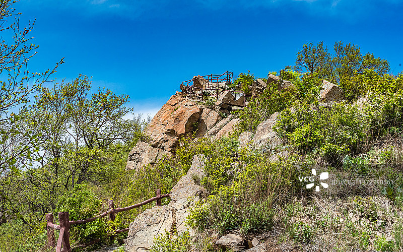 北京百花山自然保护区登山步道图片素材