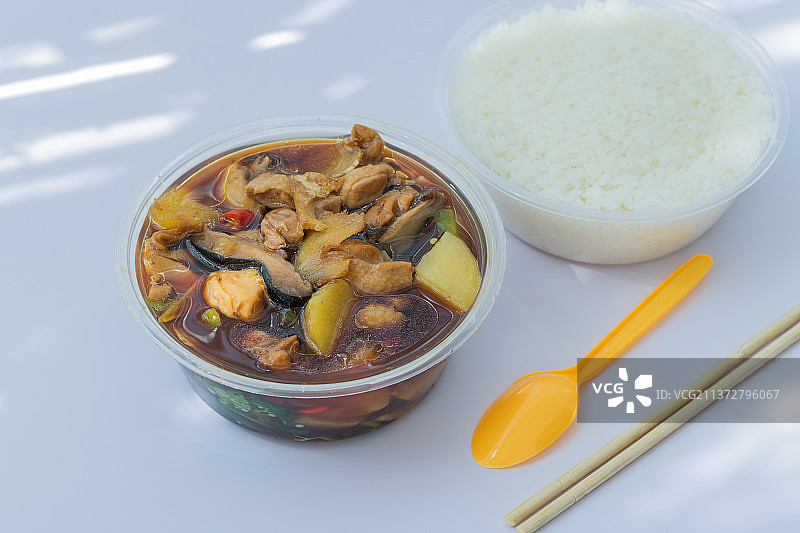 外卖打包黄焖鸡米饭图片素材