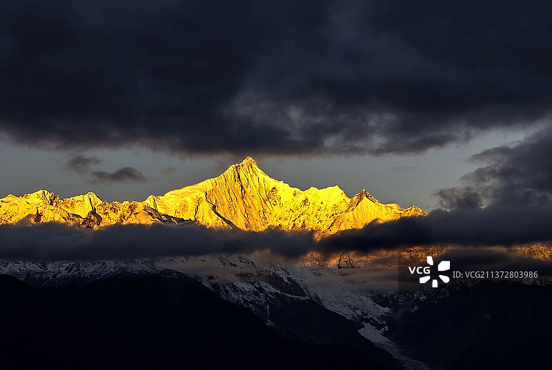 日照金山-卡瓦博格峰图片素材