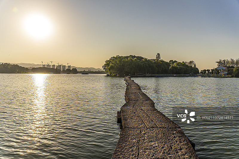 浙江绍兴柯岩风景区鉴湖景区古纤道图片素材