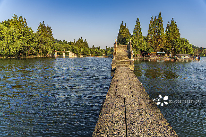 浙江绍兴柯岩风景区鉴湖景区古纤道图片素材