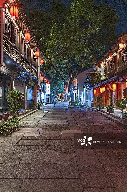浙江绍兴柯岩风景区柯岩鲁镇夜景图片素材