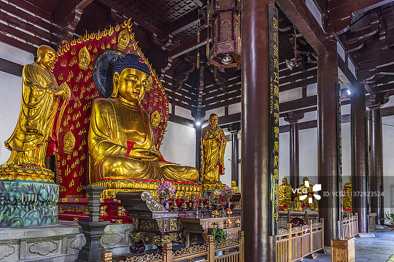 浙江绍兴柯岩风景区普照寺大雄宝殿图片素材