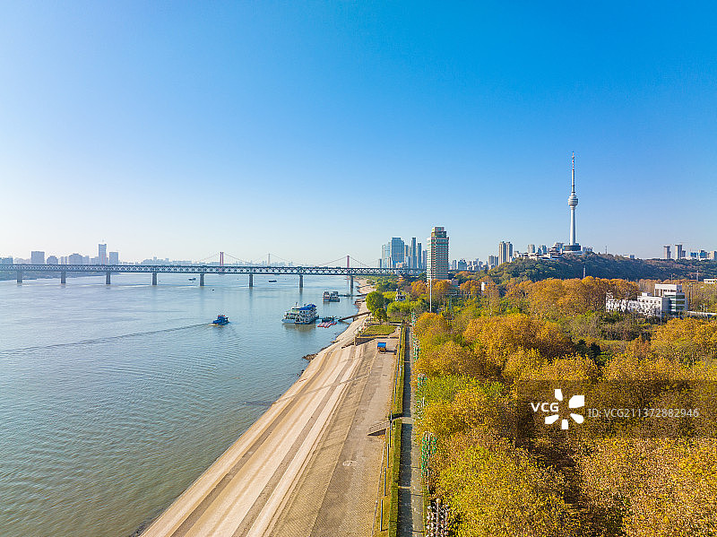 武汉汉阳江滩和南岸嘴公园秋季风光图片素材