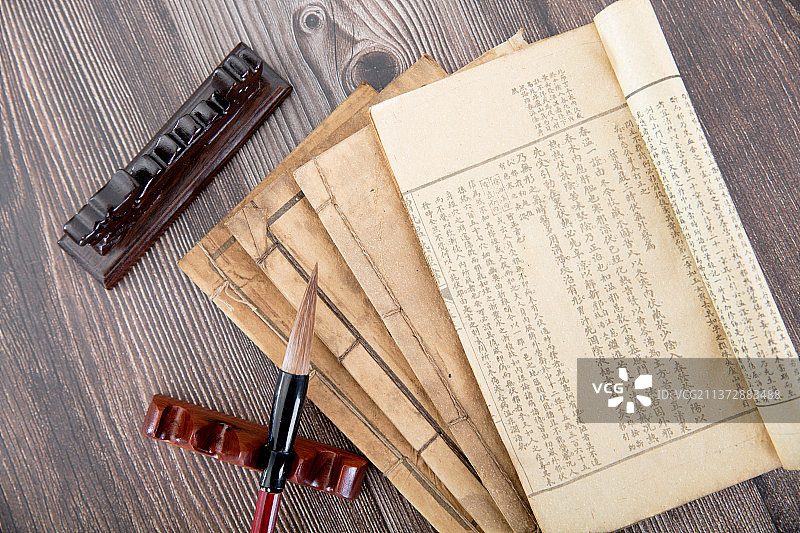 古书籍和毛笔图片素材