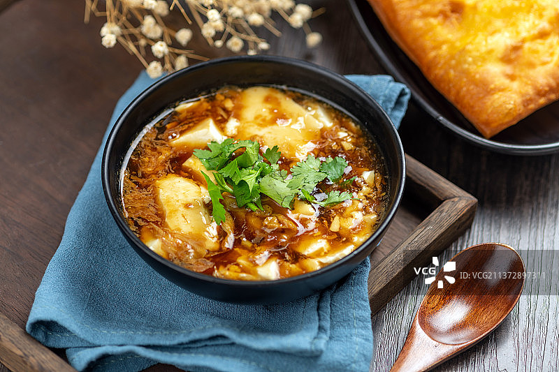 一碗豆腐脑特写木桌面背景图片素材