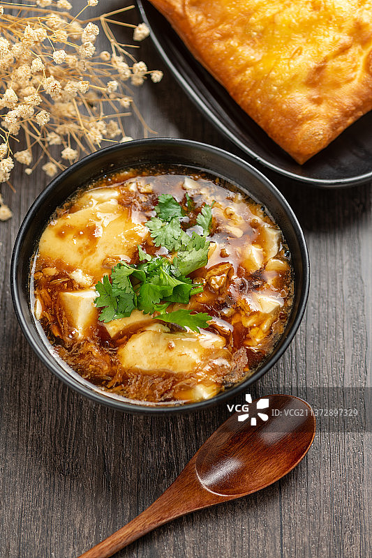 一碗豆腐脑特写木桌面背景图片素材