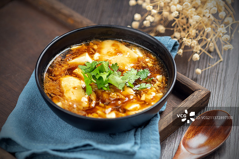 一碗豆腐脑特写木桌面背景图片素材