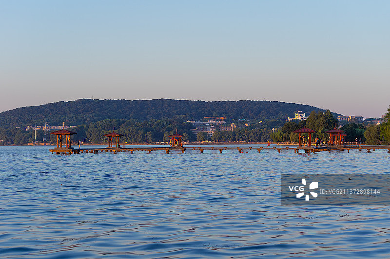 湖北武汉东湖旅游风景区夏日风光图片素材