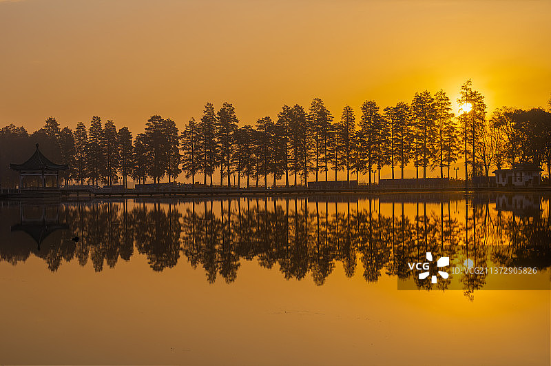 湖北武汉东湖风景区深秋风光图片素材