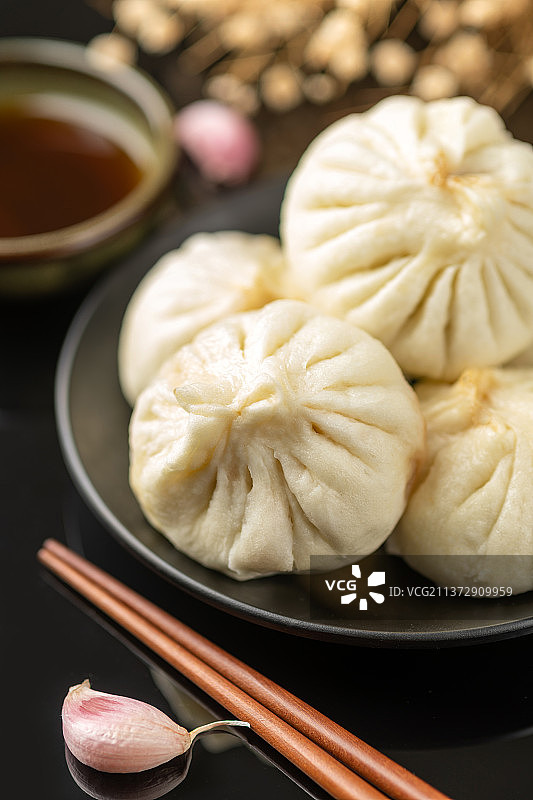 包子特写黑色背景图片素材