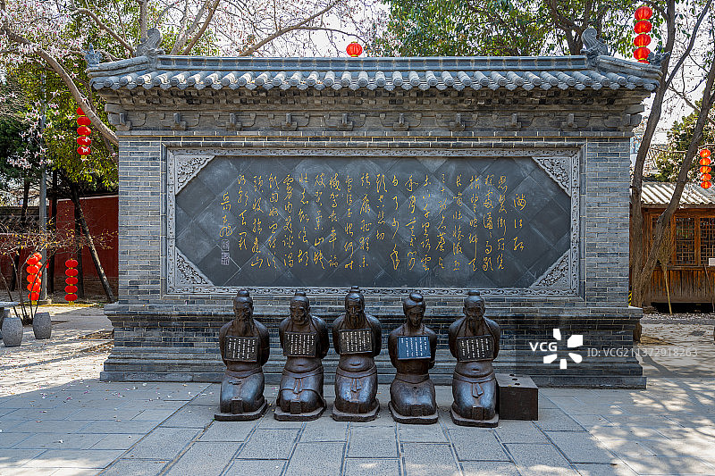 中国河南开封朱仙镇岳飞庙秦桧五奸臣赤身像图片素材