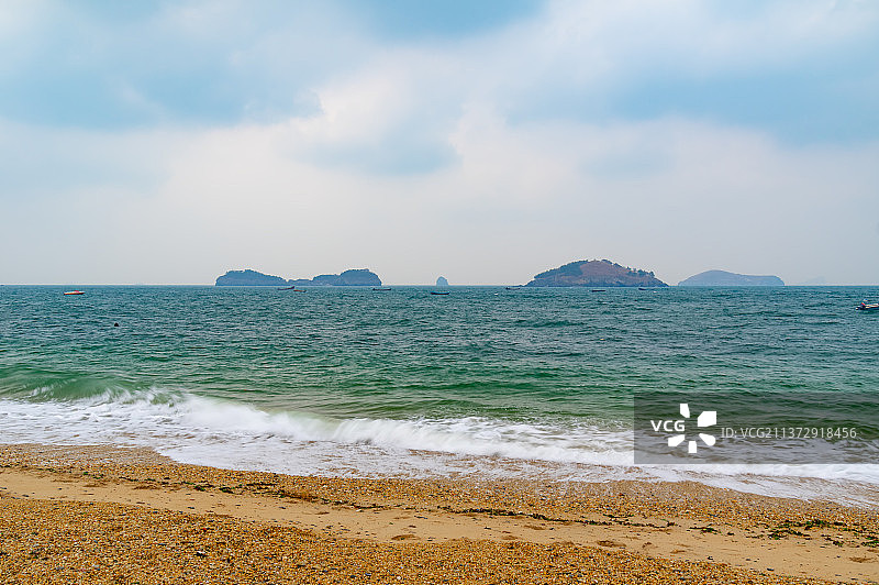 辽宁省大连市星海湾大桥和沙滩风光图片素材