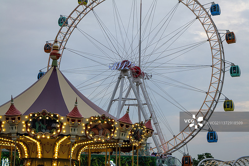 游乐园的摩天轮图片素材