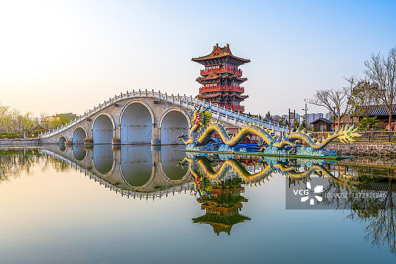 中国河南开封清明上河园九龙桥图片素材