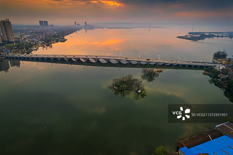 湖北荆门钟祥镜月湖日出航拍图片素材