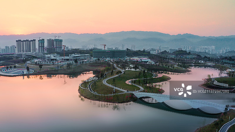 黄昏时刻垫江三合湖公园图片素材