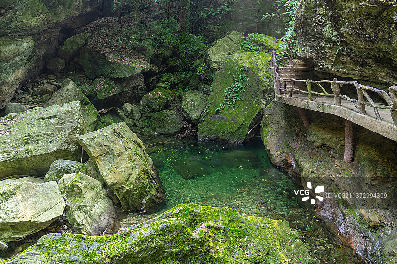 湖北武当山夏日迷人风光图片素材