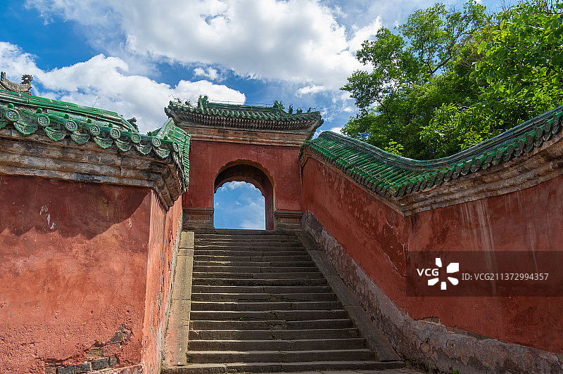 湖北武当山夏日迷人风光图片素材