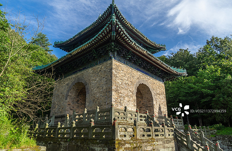 湖北武当山夏日迷人风光图片素材