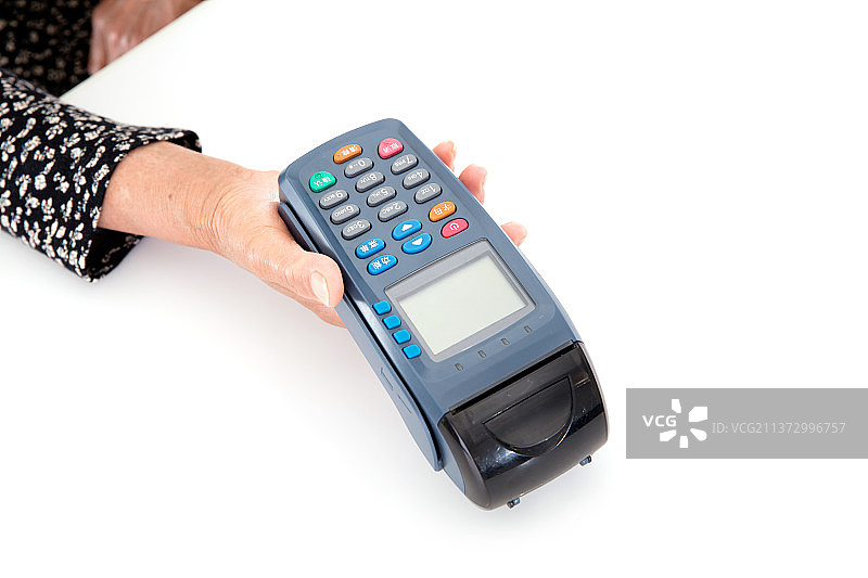 白背景上一只手拿着pos机图片素材