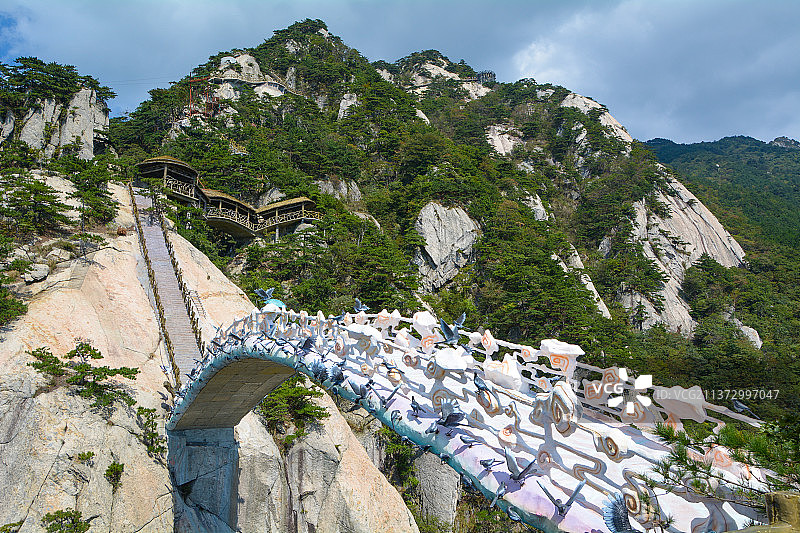 湖北天堂寨国家地质公园夏日风光图片素材