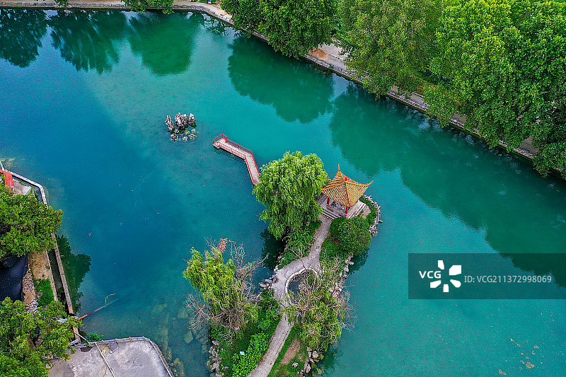 湛蓝色的拔剑泉+江苏省徐州市铜山区汉王镇拔剑泉图片素材