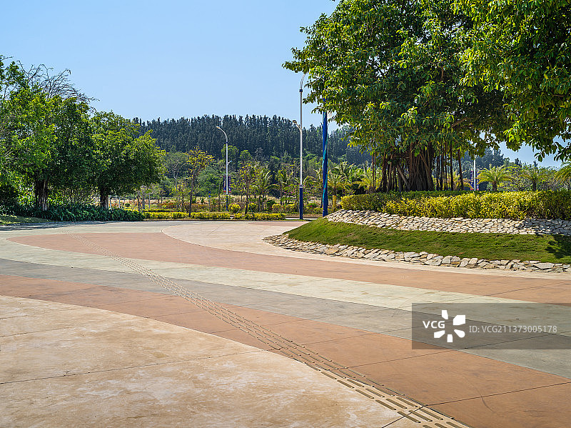 海南富力湾海洋欢乐世界广场停车场汽车广告背景图图片素材