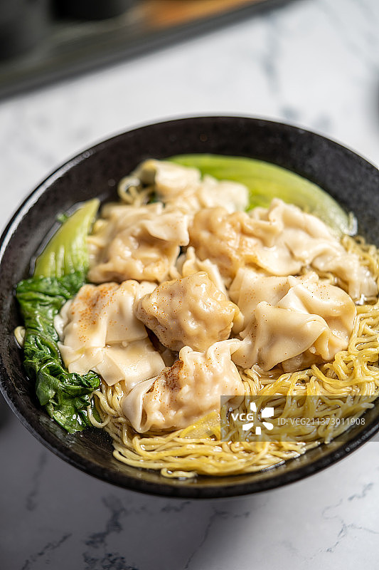 广东传统地方小吃鲜肉云吞面图片素材