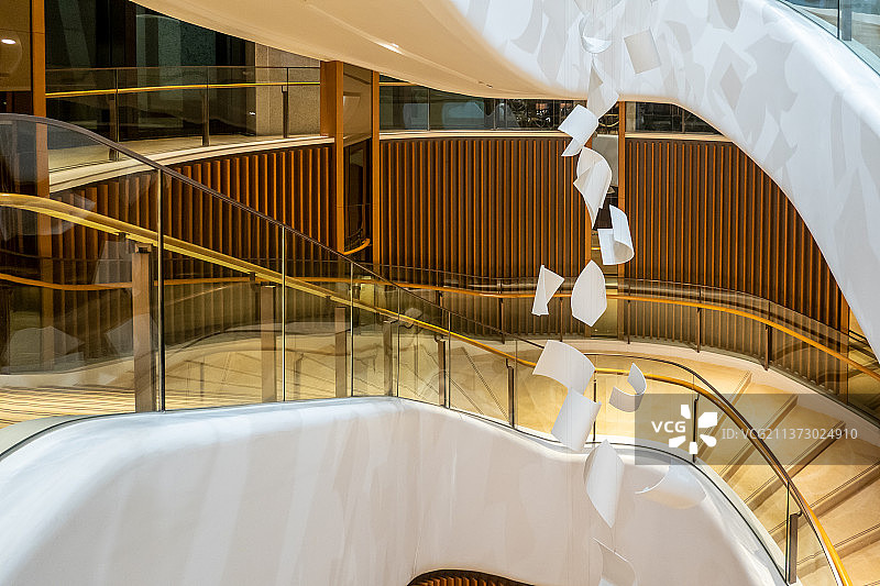 上海星巴克旋转楼梯图片素材