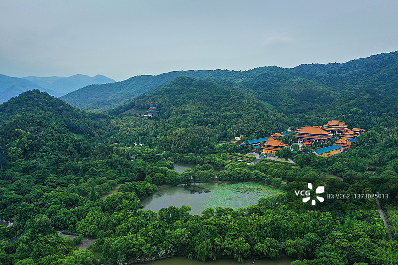远眺西隐禅寺+浙江省宁波市余姚市大隐镇天下玉苑景区图片素材