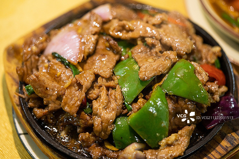 广东传统必点主菜铁板牛肉图片素材