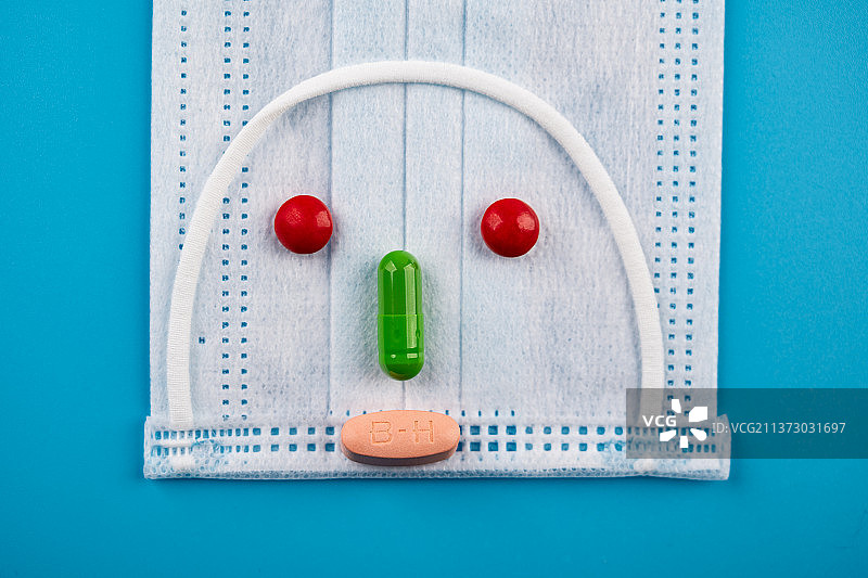 医用防护口罩和治疗药品图片素材