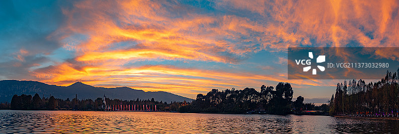 火烧云晚霞红透半边天图片素材