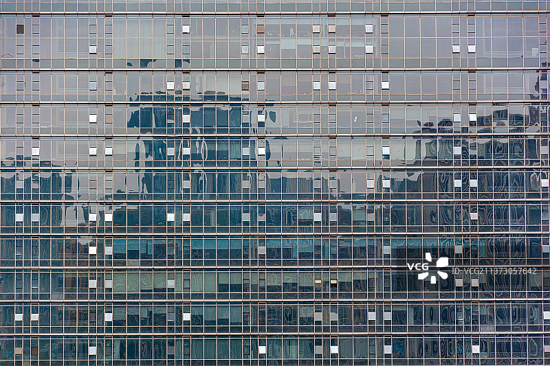 现代办公楼玻璃幕墙特写图片素材