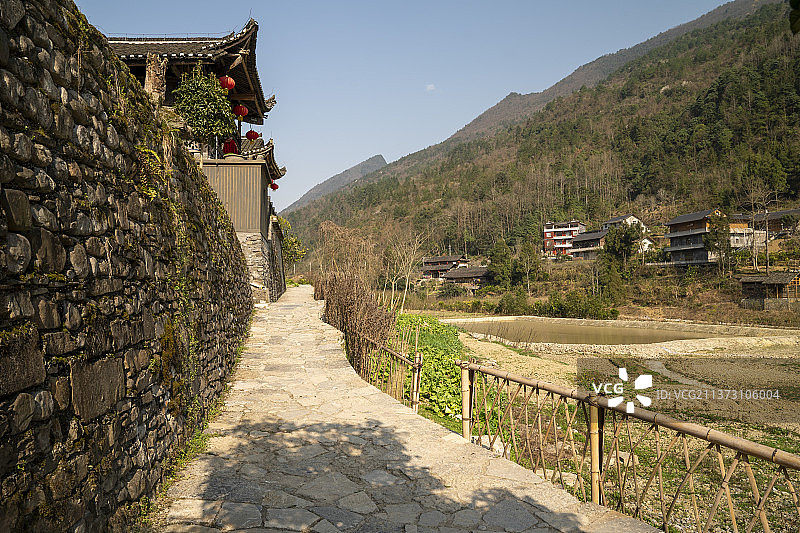 彭家寨土家族吊脚楼的春天图片素材