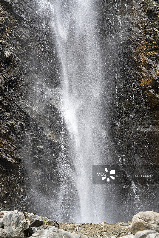 蟠龙谷 景区 未开发 野外 瀑布 40米瀑布 碎石路 攀岩 原始森林图片素材