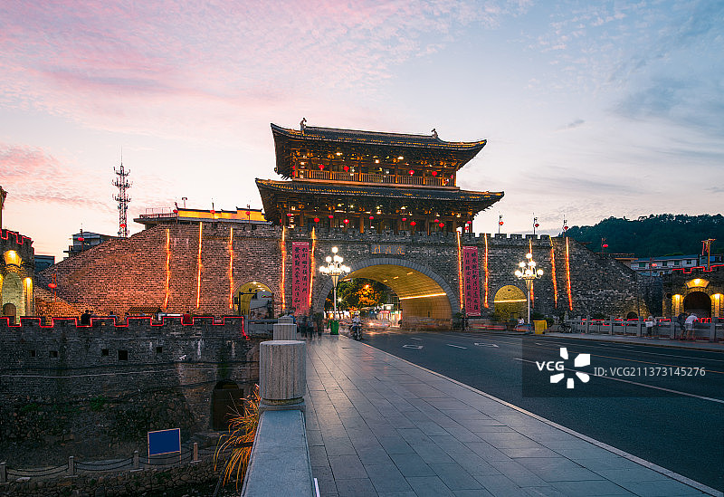 长汀古城城墙城门天空古建筑全景汀江图片素材