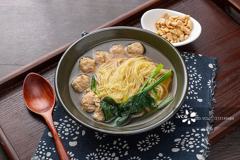 装在碗里的广东特色小吃竹升面图片素材