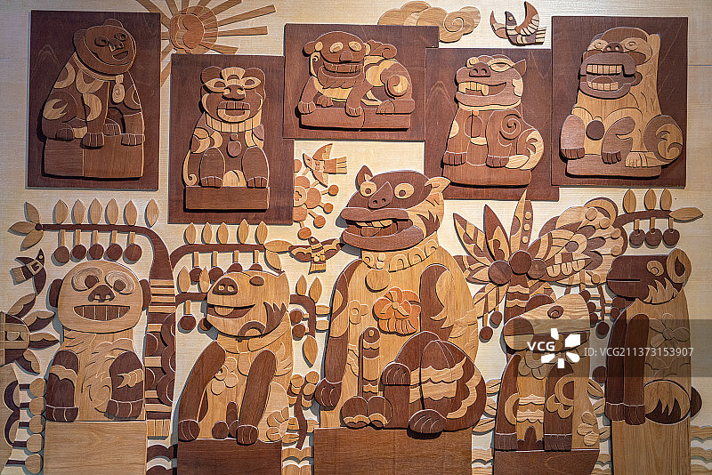 雷州石狗抽象化木雕+广东省湛江市赤坎区湛江博物馆图片素材