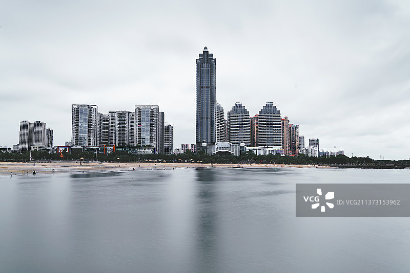 阴天下的金沙湾+广东省湛江市赤坎区金沙湾图片素材