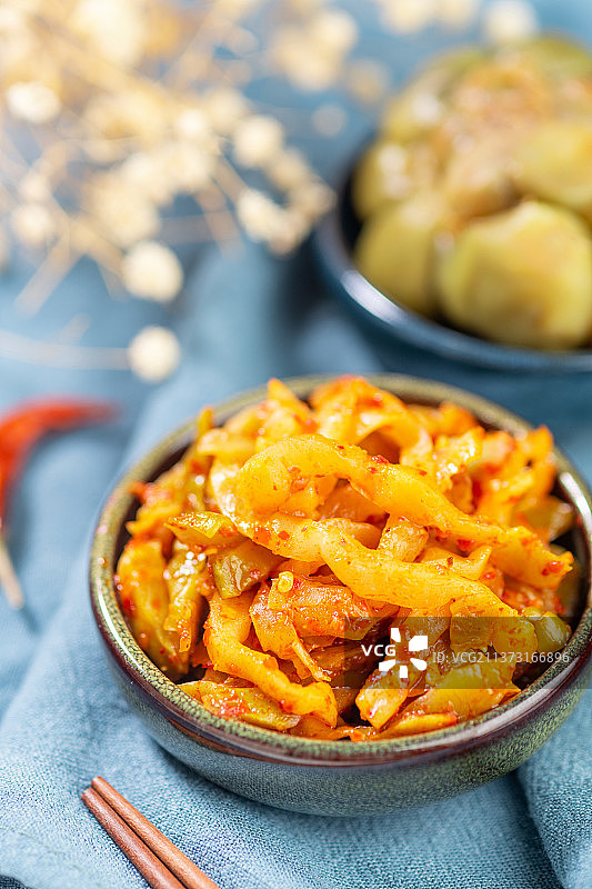 榨菜丝特写白色背景图片素材