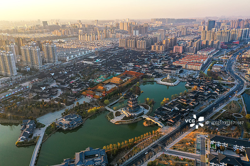 暮光中的宿迁城区+江苏省宿迁市宿城区项王故里景区图片素材