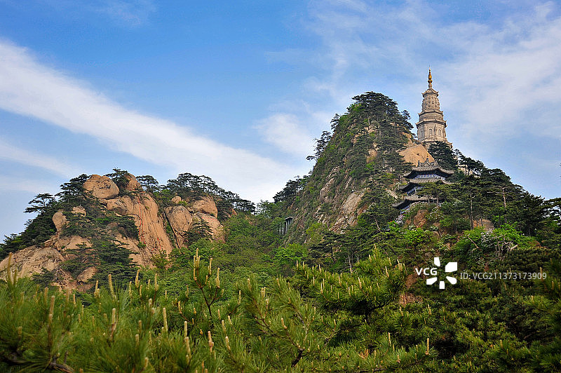 中国辽宁省鞍山市千山大佛景区图片素材